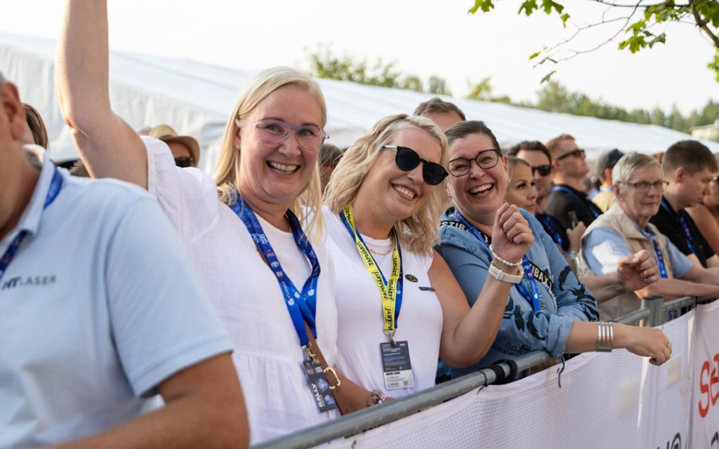 Miten järjestää yritystapahtuma, josta puhutaan vielä vuosien päästä? Vie vieraasi sinne, missä adrenaliini virtaa, ja järjestä unohtumaton yritystapahtuma ralli -kokemus Secto Rally Finlandin VIP-katsomossa.